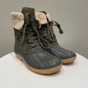 DV by Dolce Vita Ulito Duck Ankle Bootie Olive Green - Size: 7.5